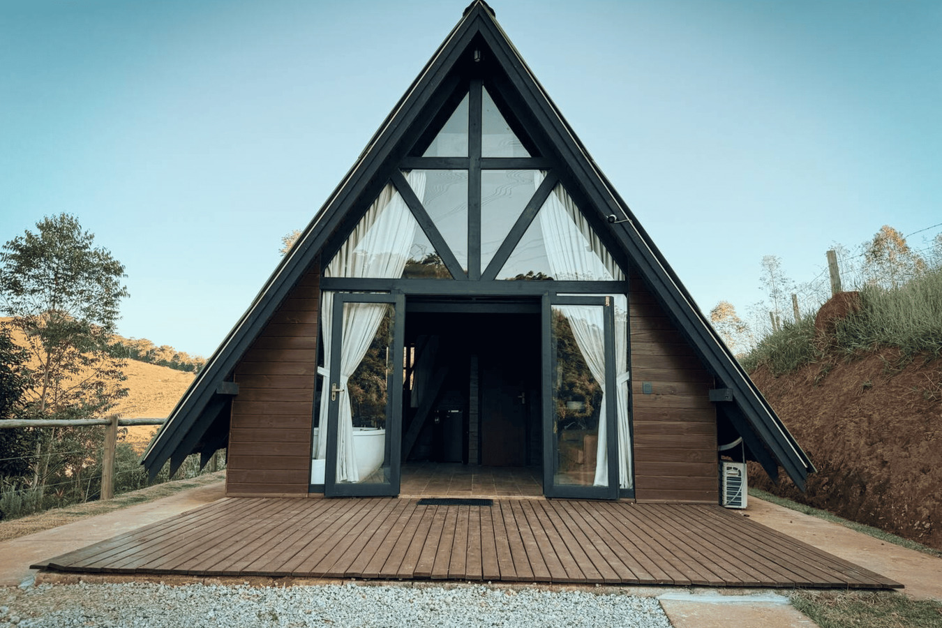 Cabana-Topo-da-Serra-Jambeiro-Brasil-7